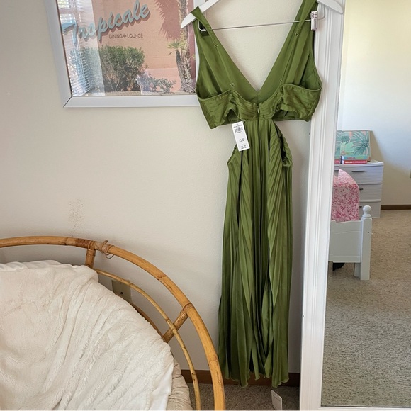 Abercrombie & Fitch Giselle Pleated Cutout Midi Dress Olive Size Medium Petite - Picture 8 of 8
